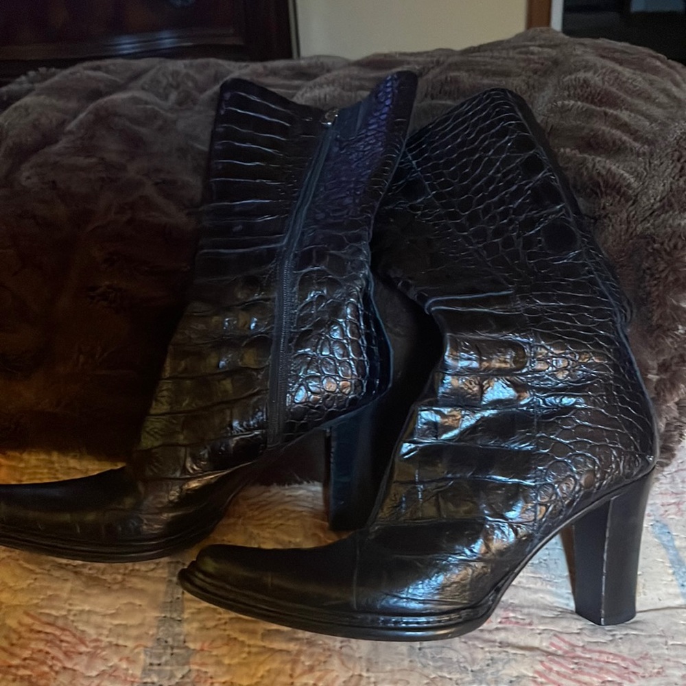 Donald Pliner ladies boots